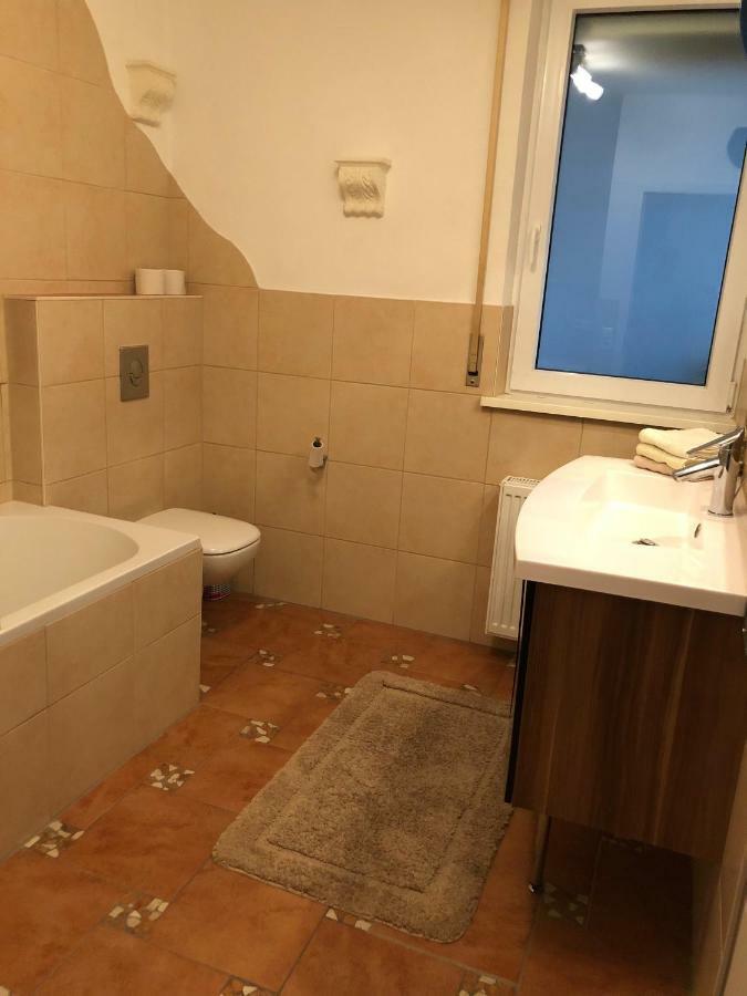 Modernes Und Gemuetliches Appartment Mit Terrasse, Stadtnah Ravensburg Luaran gambar